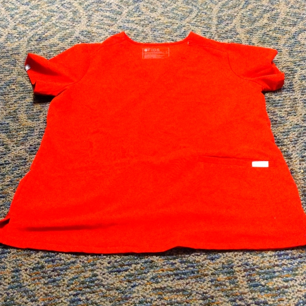 Figs red scrub top size small